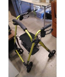 DÉAMBULATEUR AVEC FREINS