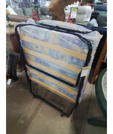 LIT PLIANT A ROULETTES MÉTAL BLEU MATELAS MOUSSE VIOLET ET JAUNE 