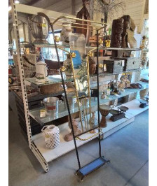 VESTIAIRE MURAL MÉTAL NOIR ET DORÉ 6 PATÈRES ANNÉES 60