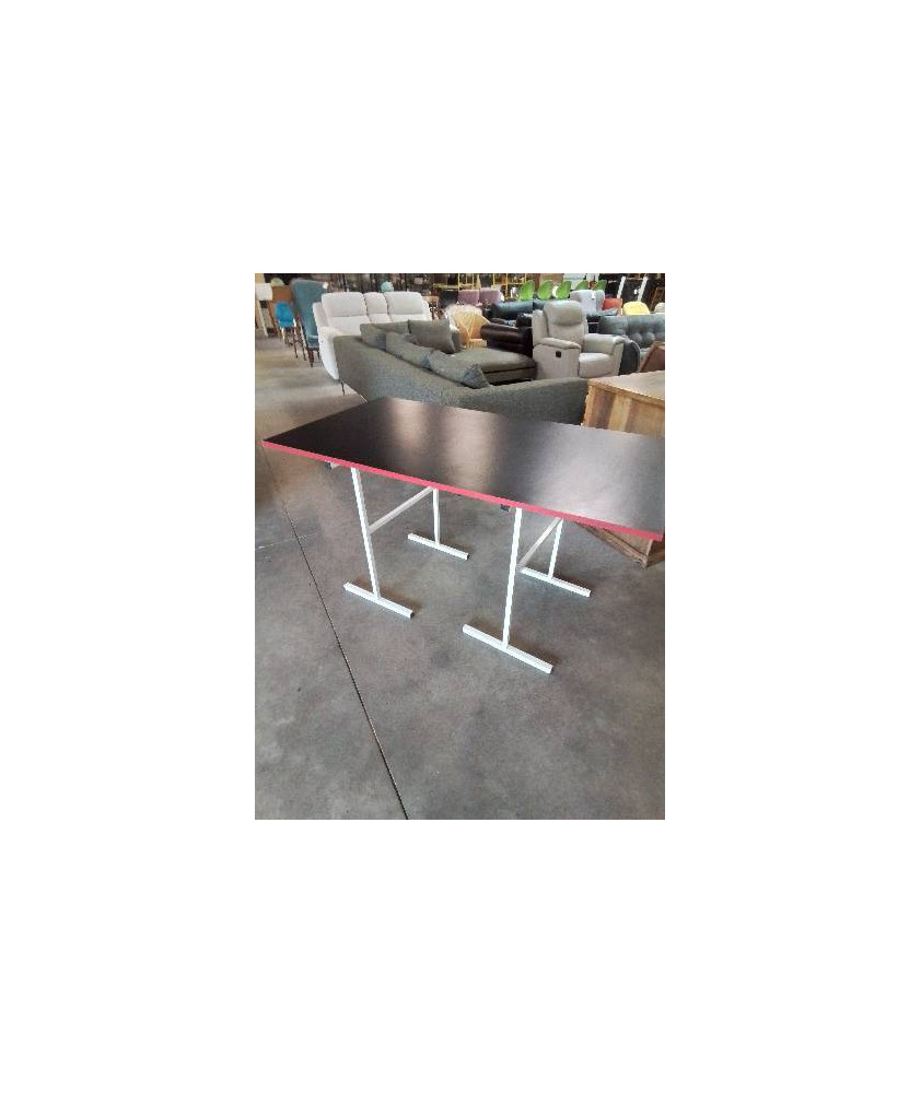 TABLE RECTANGULAIRE BOIS NOIR SUR TRETAUX MÉTAL BLANC