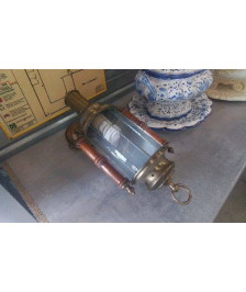 LANTERNE MURALE EN LETAT ( MANQUE 1 VITRE)