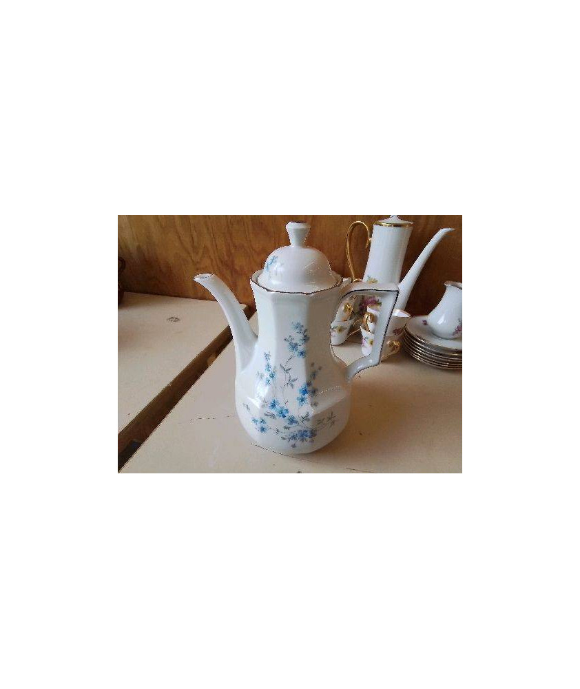 THÉIÈRE EN PORCELAINE 