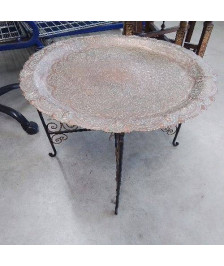 TABLE D’APPOINT STYLE MAROCAIN PIED METAL