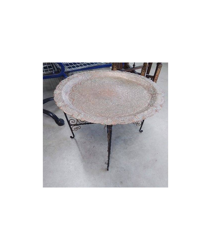 TABLE D’APPOINT STYLE MAROCAIN PIED METAL