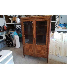 PETITE VITRINE MARQUETÉ AVEC MARBRE