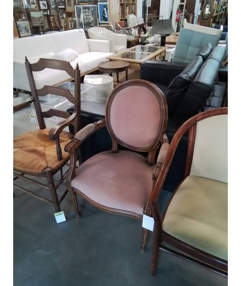 FAUTEUIL MÉDAILLON BOIS ASSISE ET DOSSIER  TISSU VIEUX ROSE STYLE LOUIS XVI 