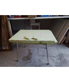 TABLE FORMICA VERT PISTACHE 