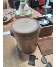 POT A SALER A OREILLES ET COUVERCLE GRÈS VERNISSÉ