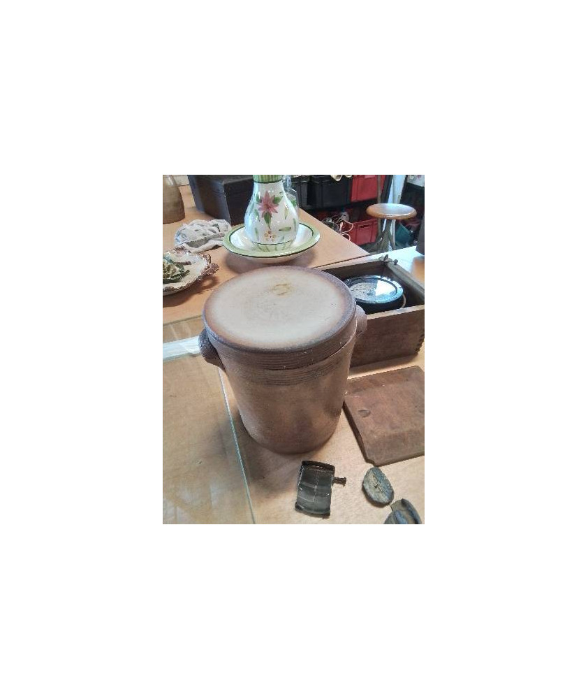 POT A SALER A OREILLES ET COUVERCLE GRÈS VERNISSÉ