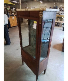 VITRINE BOIS DE ROSE MARQUETÉ GARNITURES BRONZE DESSUS MARBRE BLANC STYLE LOUIS XVI