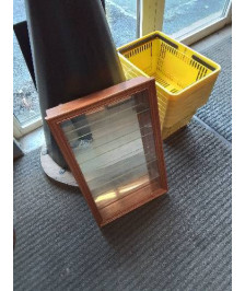 VITRINE MURAL BOIS CLAIR MOULURÉ