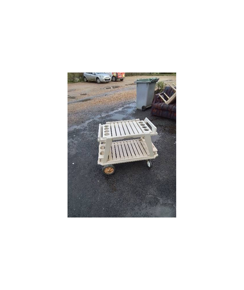 DESSERTE DE JARDIN A ROULETTES BOIS BLANC AJOURÉ 