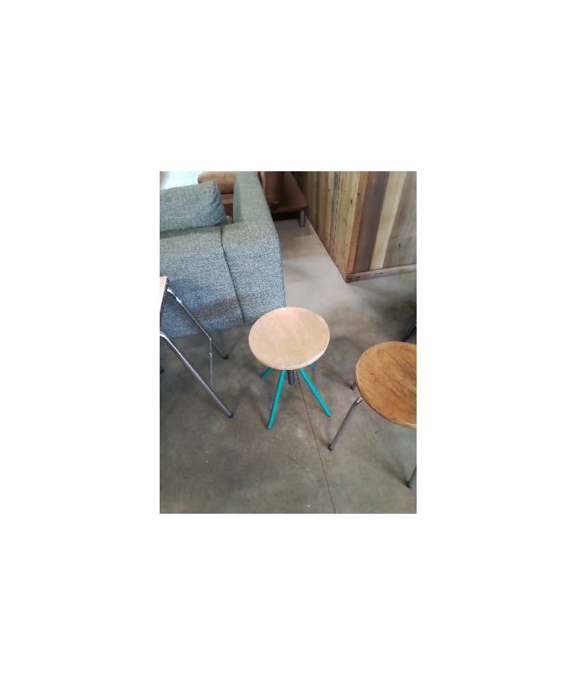 TABOURET A VIS PIÈTEMENT MÉTAL VERT ASSISE BOSI CLAIR