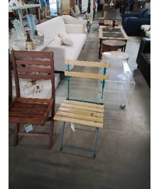 CHAISE DE JARDIN PLIANTE  PIÈTEMENT MÉTAL VERT ASSISE ET DOSSIER LATTES BOIS CLAIR 