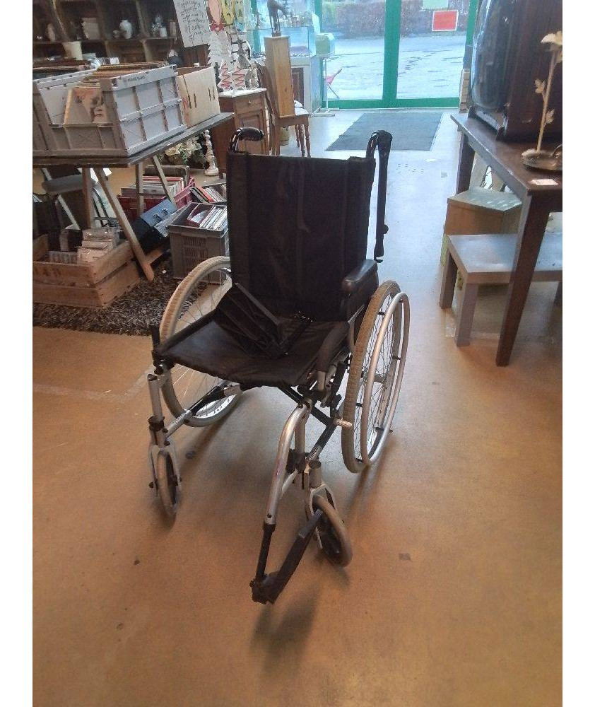 CHAISE ROULANTE EN L’ETAT 