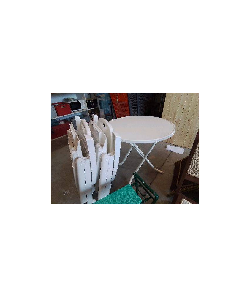 PETITE TABLE D’EXTERIEUR