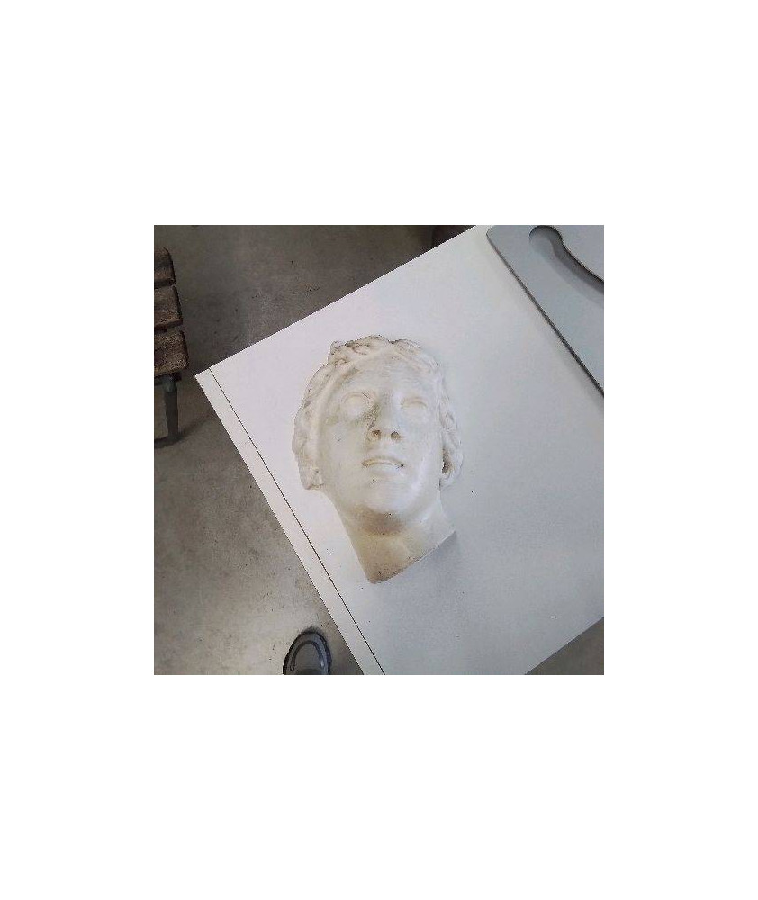 VISAGE EN PLATRE