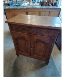 BUFFET STYLE CAUCHOIS BOIS MOULURÉ ET SCULPTÉ AU PANIER 2 PORTES