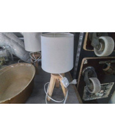 LAMPE TREPIED