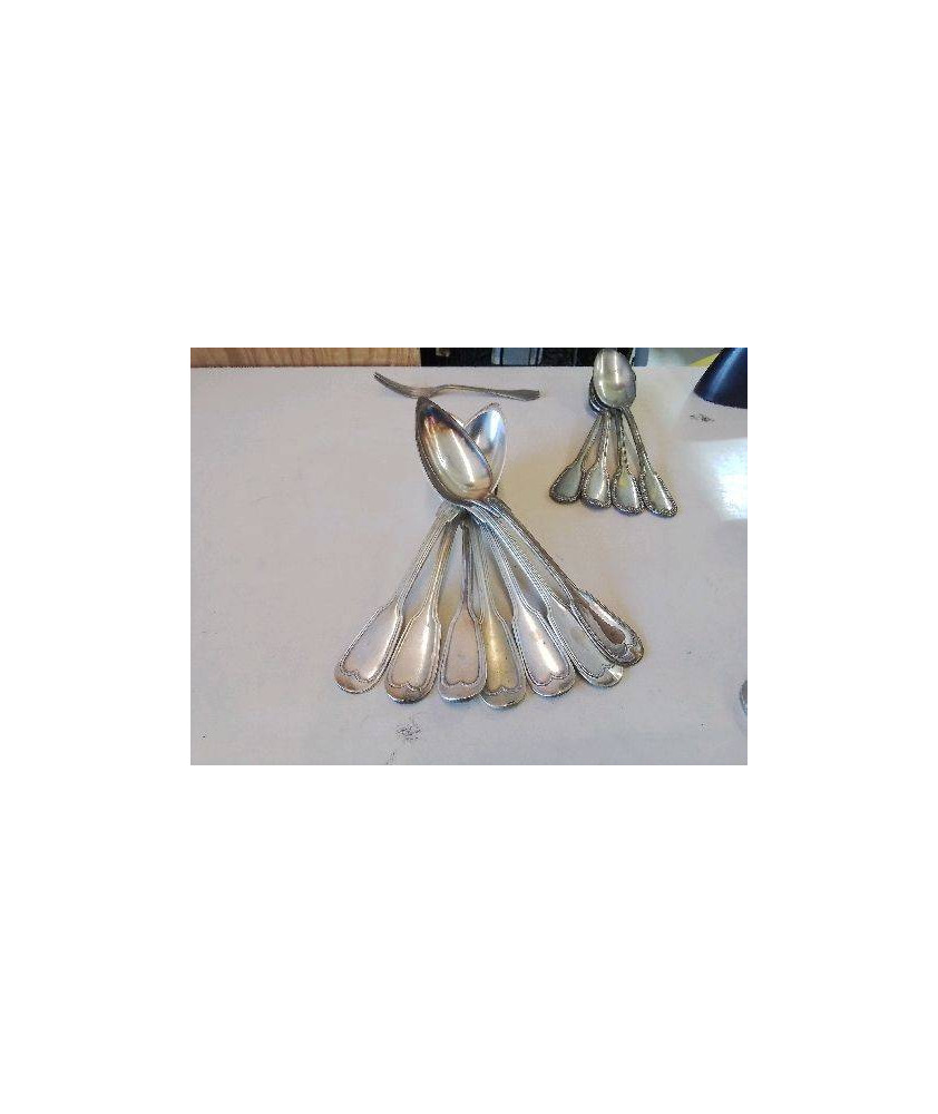 LOT DE 7 CUILLERES A SOUPES EN METAL BLANC ARGENTÉ