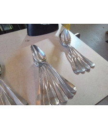 LOT DE 4 CUILLERES EN METAL BLANC ARGENTÉ