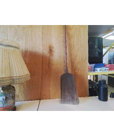 ANCIENNE PELLE A GRAIN