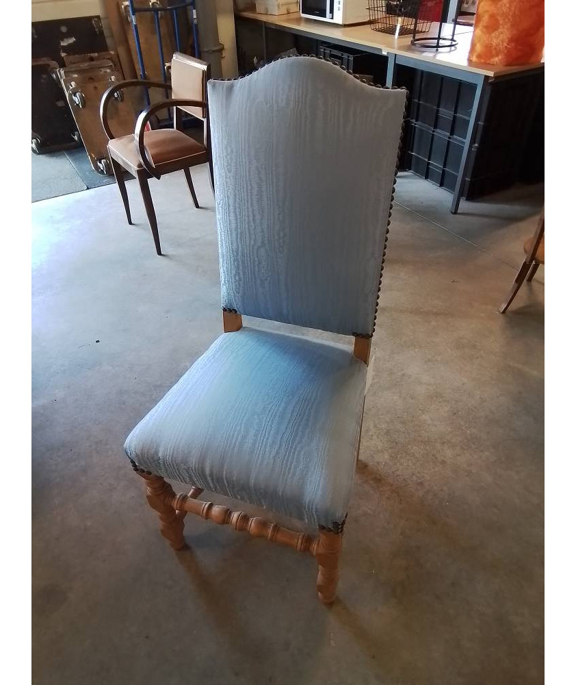 CHAISE PIÈTEMENT BOIS CLAIR TOURNÉ ASSISE ET DOSSIER CINTRÉ CAPITONNÉ TISSU BLEU