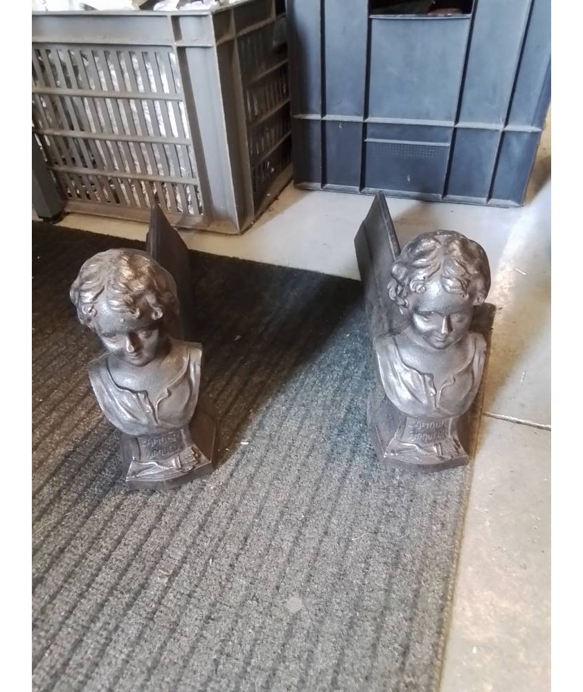 PAIRE DE CHENETS ANTHROPOMORPHE FONTE L’AMOUR VAINQUEUR 