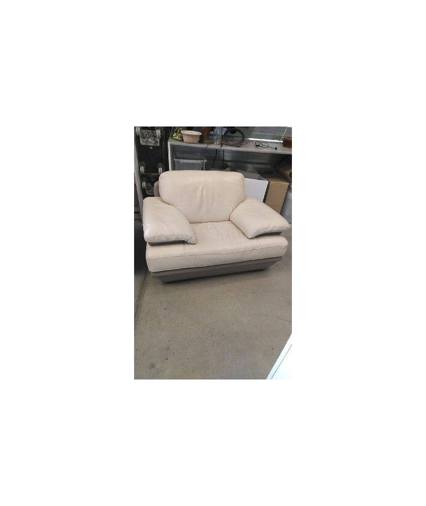 FAUTEUIL CUIR BICOLORE EN LETAT  (USURES DERRIERE)  