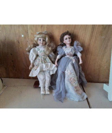 POUPEE EN PORCELAINE