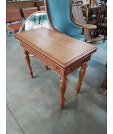 TABLE A JEU BOIS CLAIR PIEDS TOURNÉS 