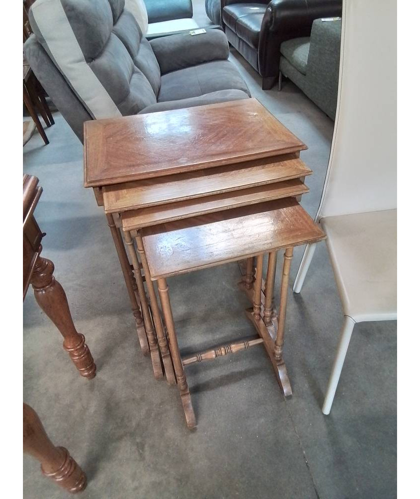 4 TABLES BASSES GIGOGNES BOIS CLAIR FIN XIXE