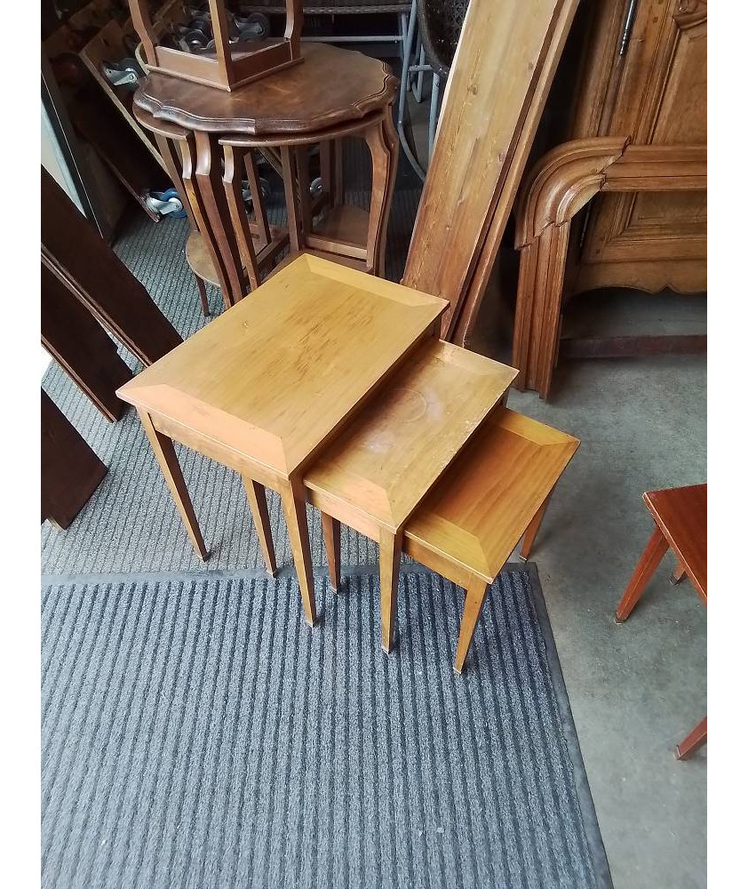 3 TABLES BASSES GIGOGNES BOIS CLAIR STYLE DIRECTOIRE EN L\'ÉTAT 