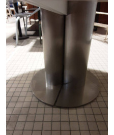 TABLE RONDE BLANCHE 1 ALLONGE PIETEMENT MÉTAL  HUSSON