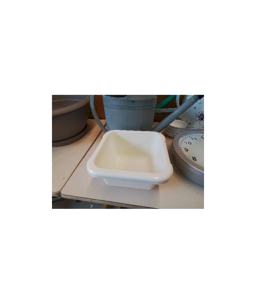 PETITE BASSINE EN PLASTIQUE 