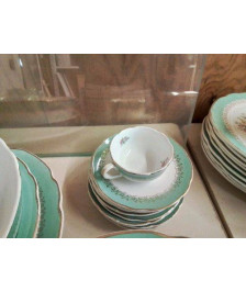 TASSE ET SOUCOUPE MOTIF FLORAL EN PORCELAINE 