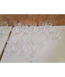 PETIT VERRE EN CRISTAL AVEC MOTIF 