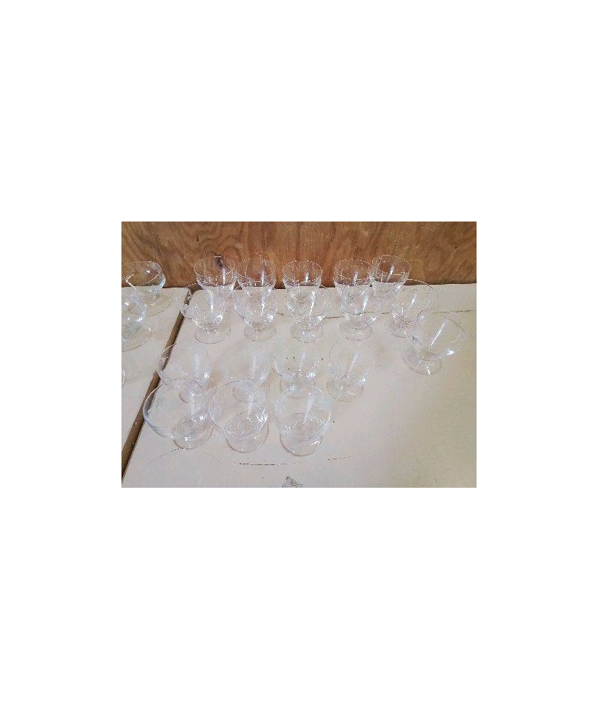 PETIT VERRE EN CRISTAL AVEC MOTIF 