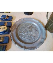 ASSIETTE DECORATIVE CHEVAL ETAIN 