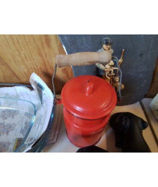 POT À LAIT EMAILLÉ ROUGE 