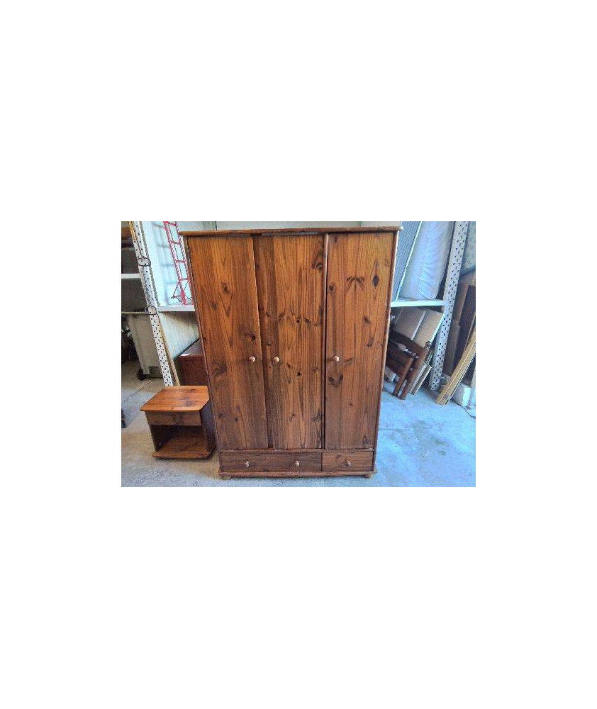 ARMOIRE EN PIN 3 PORTES 
