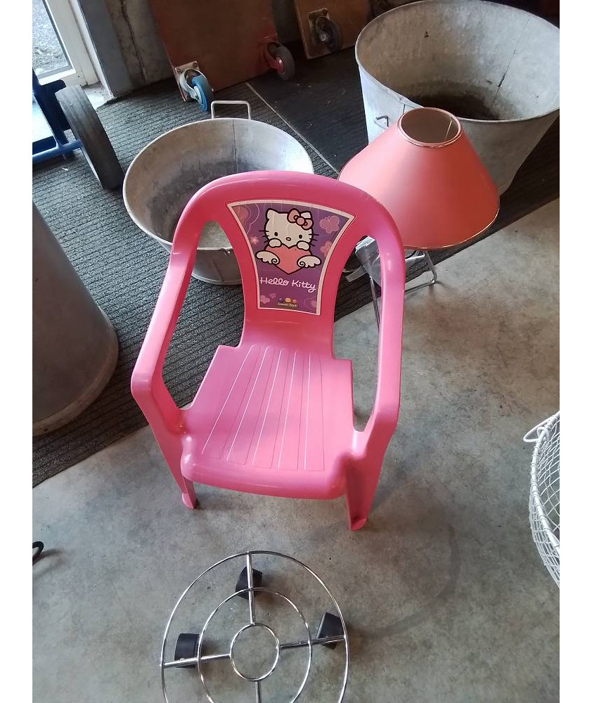 FAUTEUIL DE JARDIN ENFANT RESINE ROSE HELLO KITTY