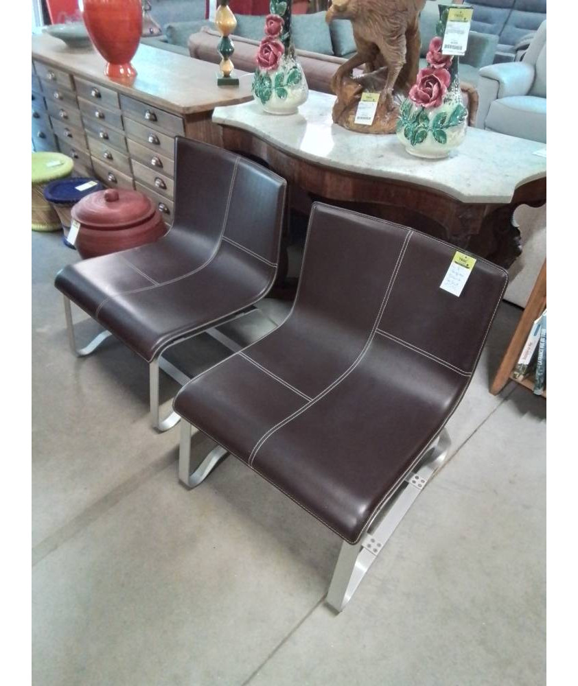 PAIRE DE CHAUFFEUSES CUIR CHOCOLAT ET MÉTAL AIRNOVA 