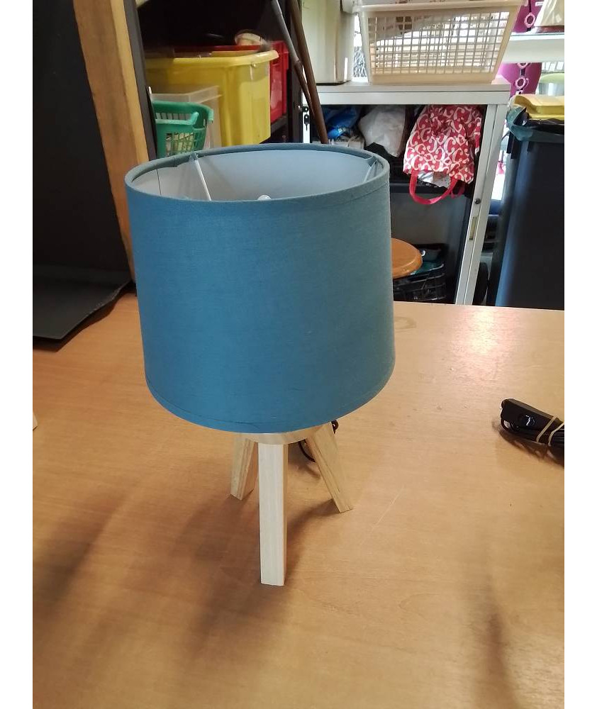 LAMPE A POSER PIÈTEMENT BOIS CLAIR TRIPODE AJ BLEU