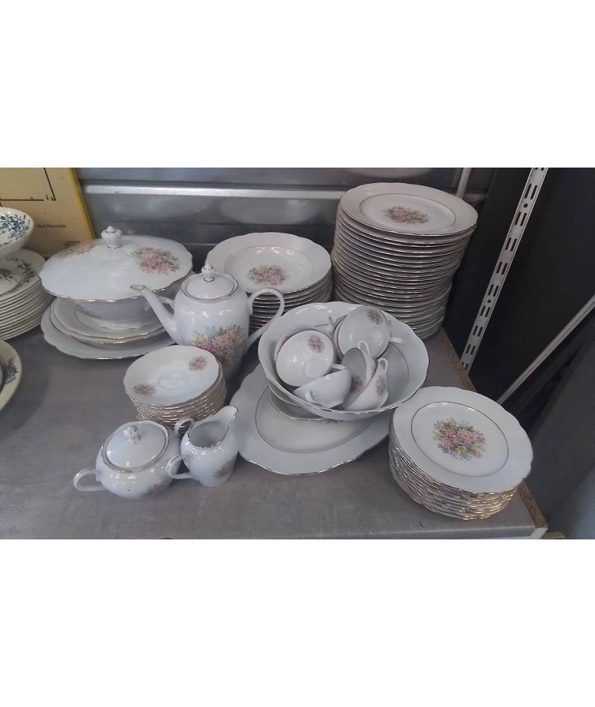 SERVICE DE TABLE PORCELAINE 