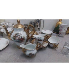 SERVICE A CAFE DORE ITALIEN 