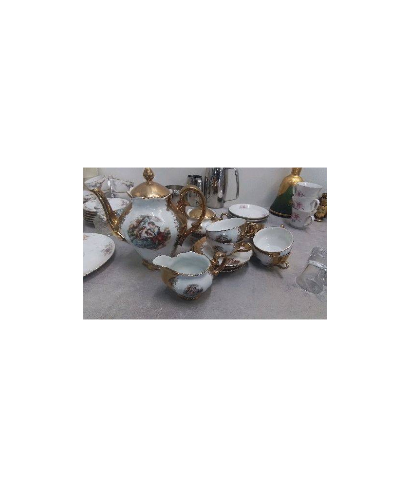 SERVICE A CAFE DORE ITALIEN 