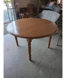 TABLE RONDE EXTENSIBLE CLAIR PIEDS TOURNÉS 119X75CM (S’OUVRANT A 95CM VENDUE SANS RALLONGE)