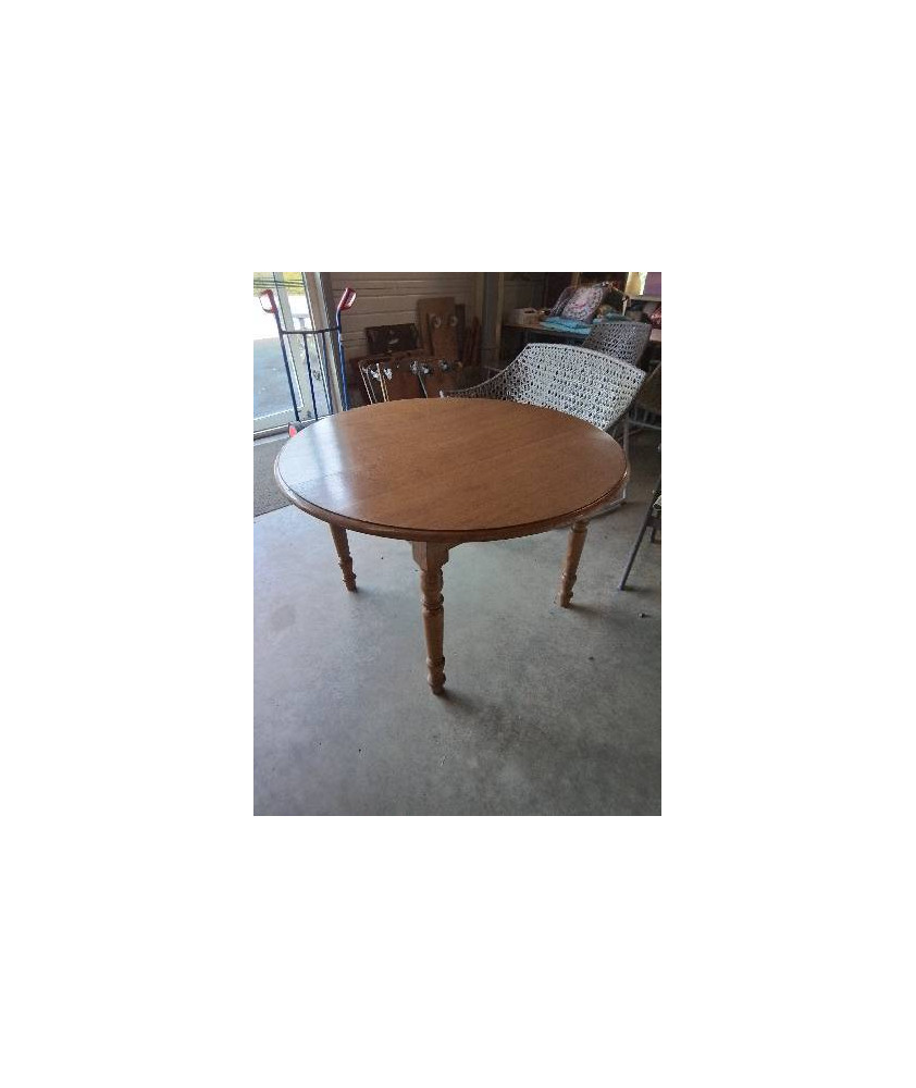 TABLE RONDE EXTENSIBLE CLAIR PIEDS TOURNÉS 119X75CM (S’OUVRANT A 95CM VENDUE SANS RALLONGE)