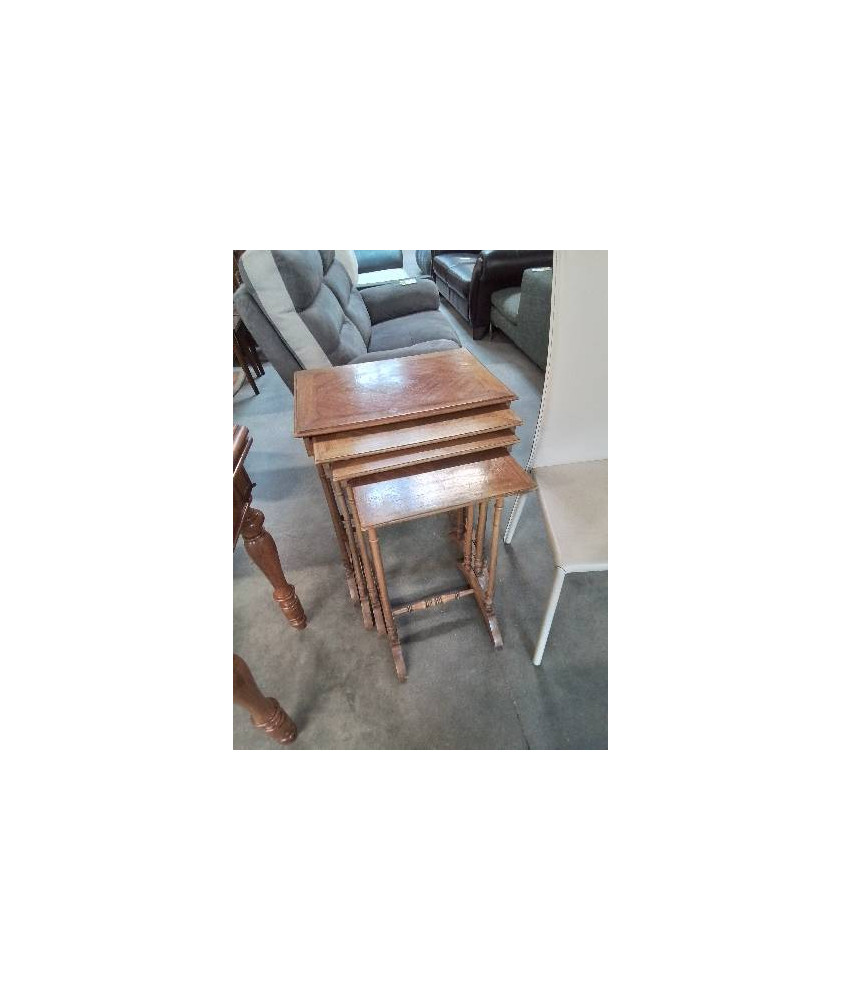 4 TABLES BASSES GIGOGNES BOIS CLAIR FIN XIXE